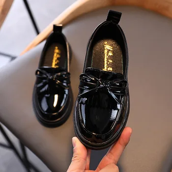 Нови Обувки За момичета с Пискюли и Бантиком С Кръгло Бомбе, Нескользящая Малка Кожена Обувки, Детска Мода, Официално Обувки За ходене По Свадебному Стикер