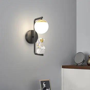 Новият стенен лампа Нощна лампа за спални Креативна минималистичная Модерна всекидневна, Детска стая Фон на Лунната астронавти, с монтиран на стената лампа